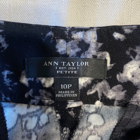 Ann Taylor Petite Black & Grey Floral Straight Leg Dress Pants - Size 10P - Picture 4 of 4